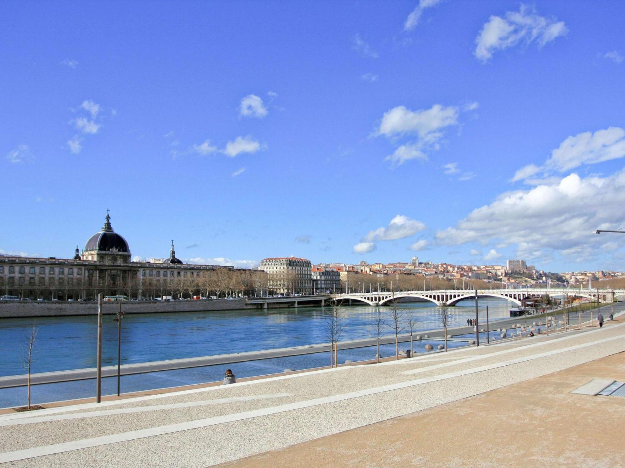 Ibis Budget Lyon Centre Confluence Exterior foto